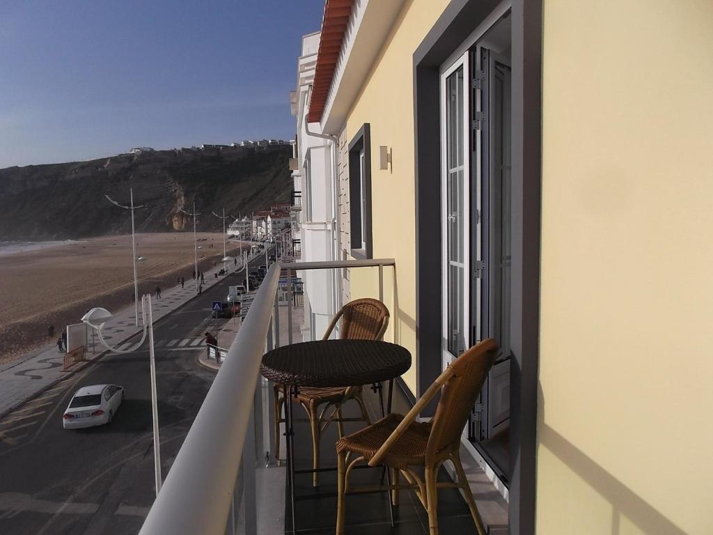 Na Crista Da Onda Hotell Nazaré Rum bild